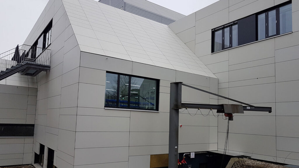 HPL- und Faserzementfassaden "Neue Apotheke Uni-Klinikum" TÜ (2021)
