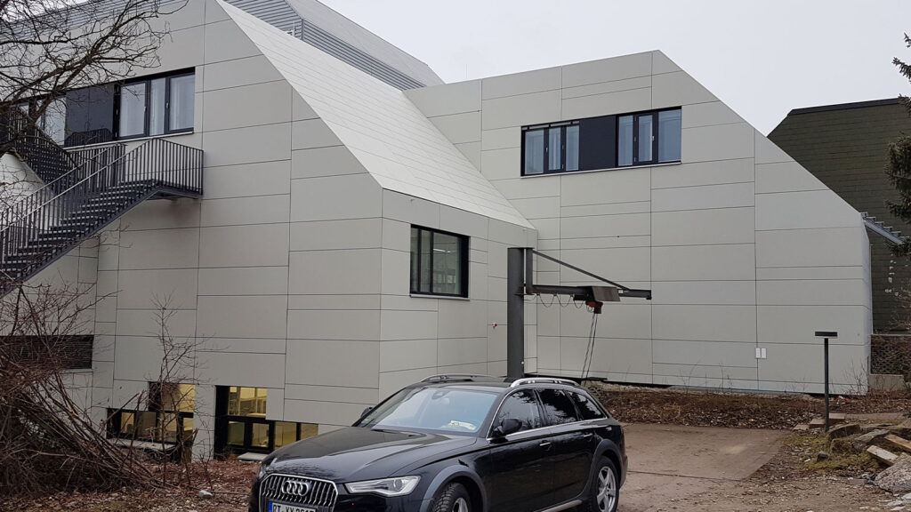 HPL- und Faserzementfassaden "Neue Apotheke Uni-Klinikum" TÜ (2021)