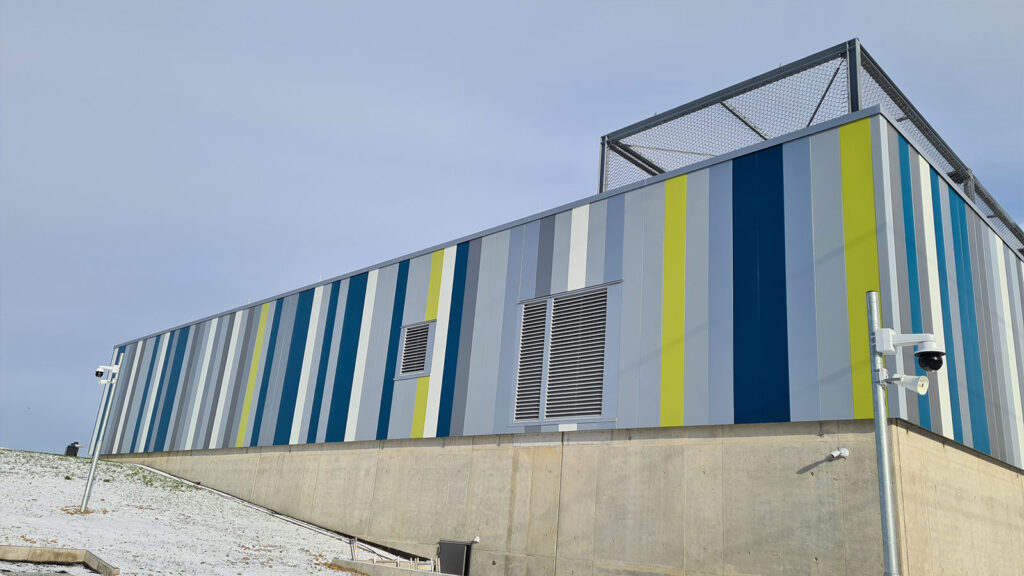 Paneelfassade Ebersbach TransnetBW (2024)