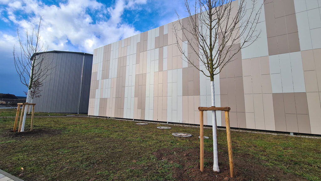 Trapez- und Wellfassade Calw Parkhaus (2024)